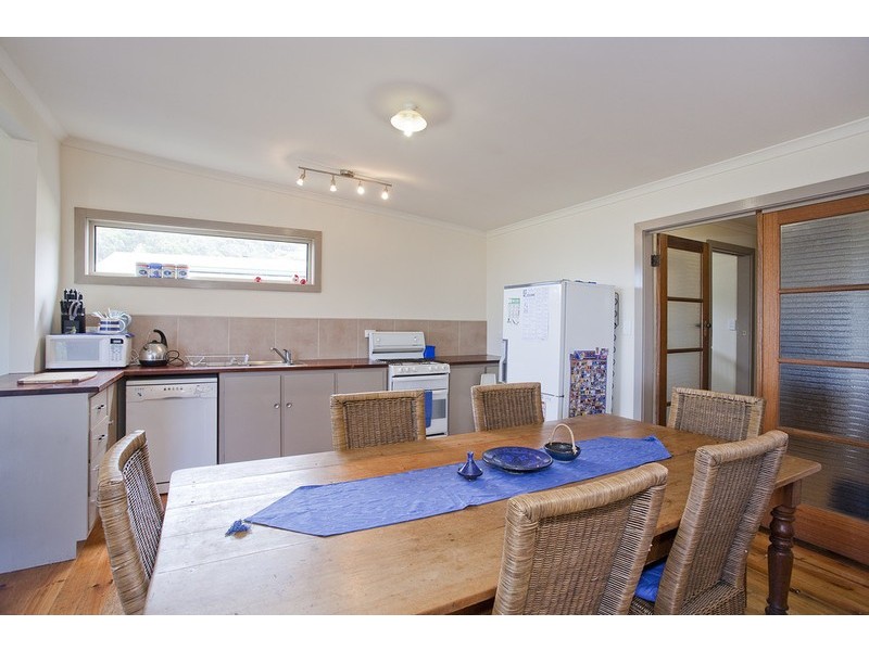 7 Sarsfield Street, Separation Creek VIC 3221