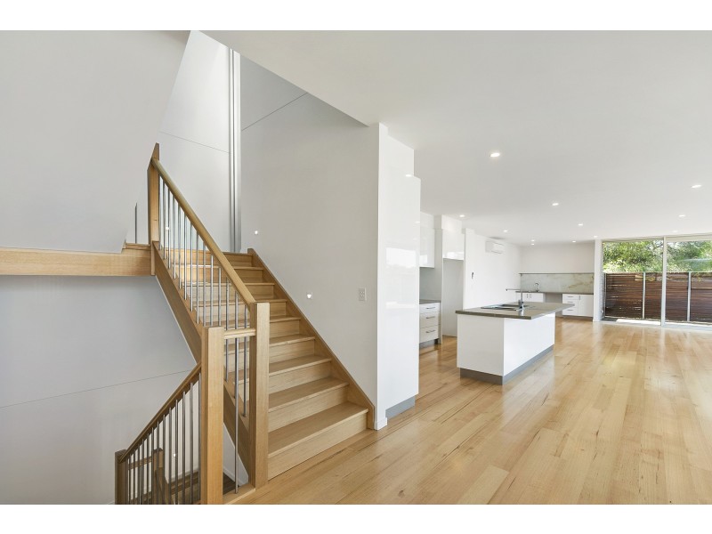 1/8 Hopetoun Terrace, Lorne VIC 3232