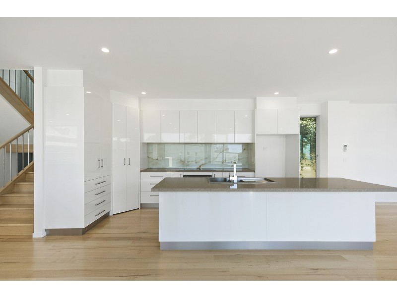 1/8 Hopetoun Terrace, Lorne VIC 3232