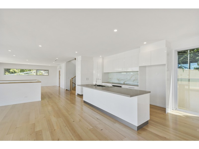 1/8 Hopetoun Terrace, Lorne VIC 3232