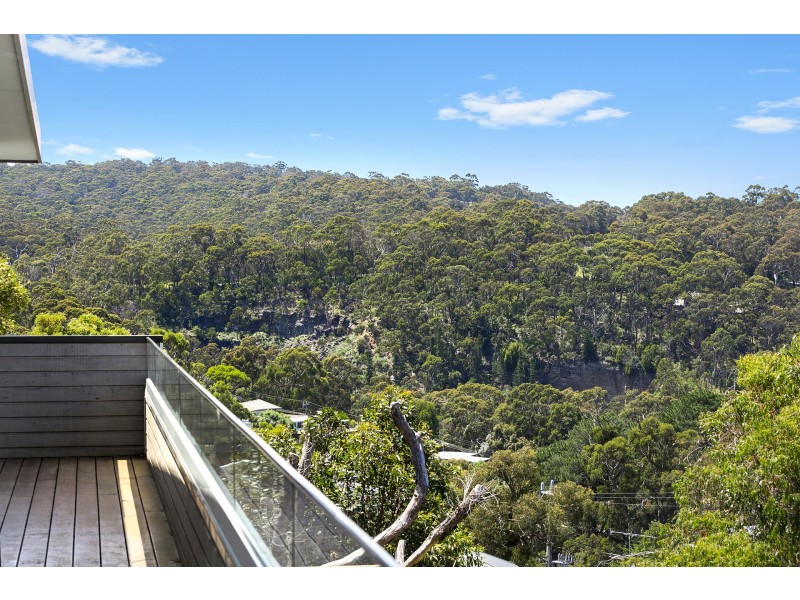 1/8 Hopetoun Terrace, Lorne VIC 3232