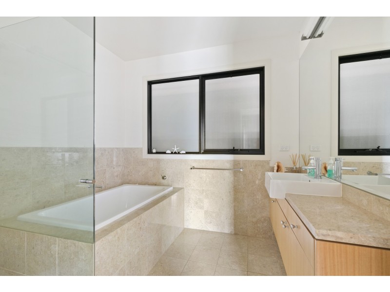 12 Normanby Terrace, Lorne VIC 3232