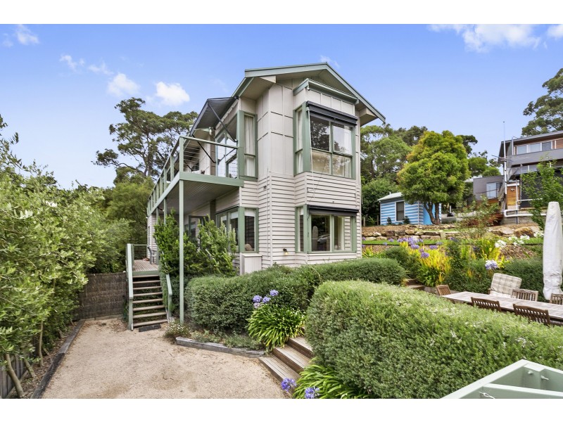 11 Bay Street, Lorne VIC 3232