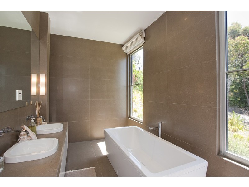 1  Roadknight Street, Lorne VIC 3232