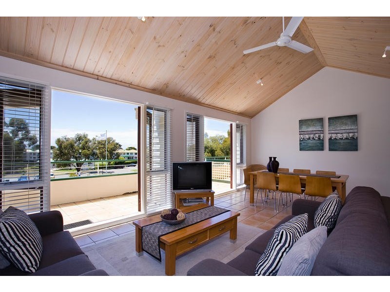 8/22-28 Mountjoy Parade, Lorne VIC 3232