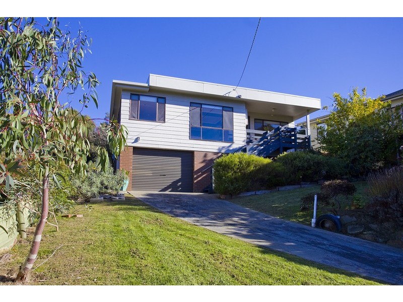 25 Richardson Boulevard, Lorne VIC 3232
