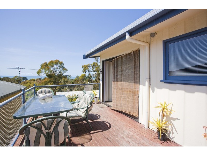 1/7 Grand Pde, Lorne VIC 3232