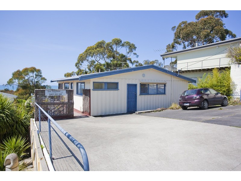 1/7 Grand Pde, Lorne VIC 3232