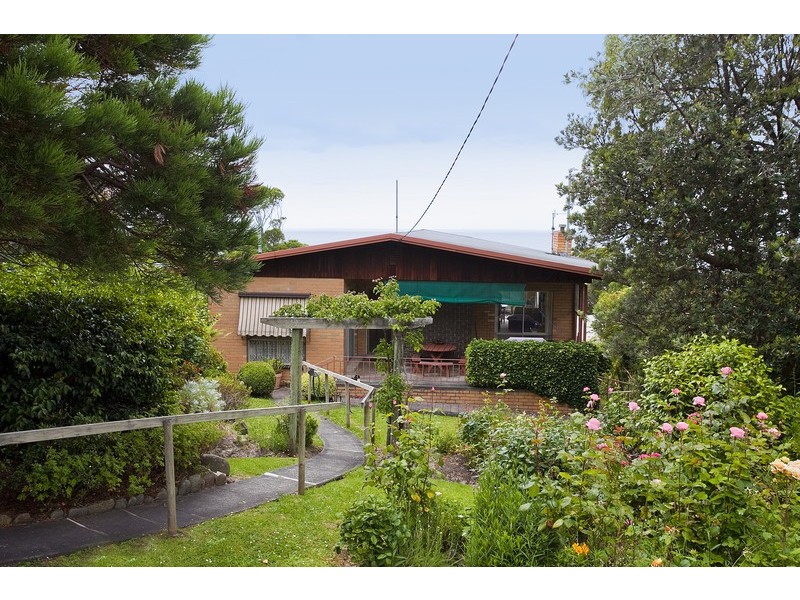 12 Neade Street, Lorne VIC 3232