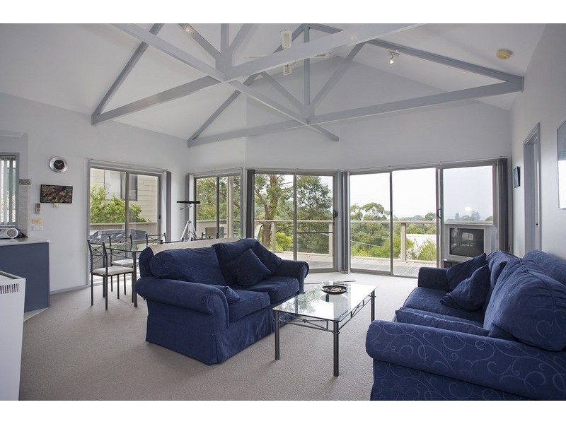 2/17 Richardson Boulevard, Lorne VIC 3232