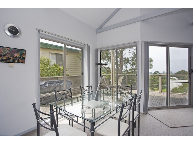 2/17 Richardson Boulevard, Lorne VIC 3232