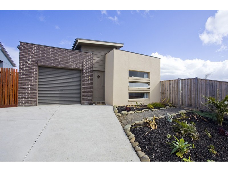 19 Warrin Street, Torquay VIC 3228