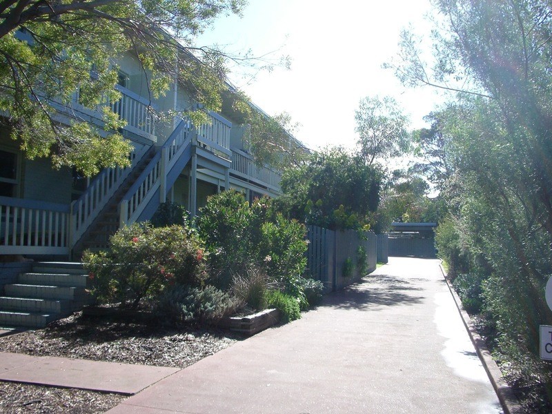 1/20 Spring Street, Torquay VIC 3228