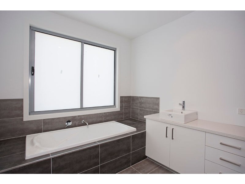 24  Ballyliffen, Torquay VIC 3228