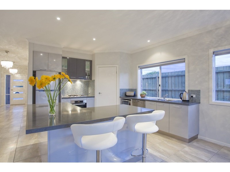 17 Rippleside Drive, Torquay VIC 3228