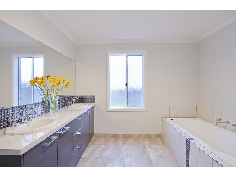 17 Rippleside Drive, Torquay VIC 3228