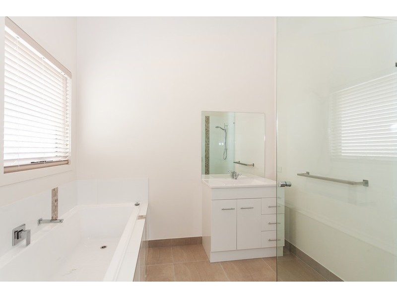 1 / 3  Moonah Place, Torquay VIC 3228