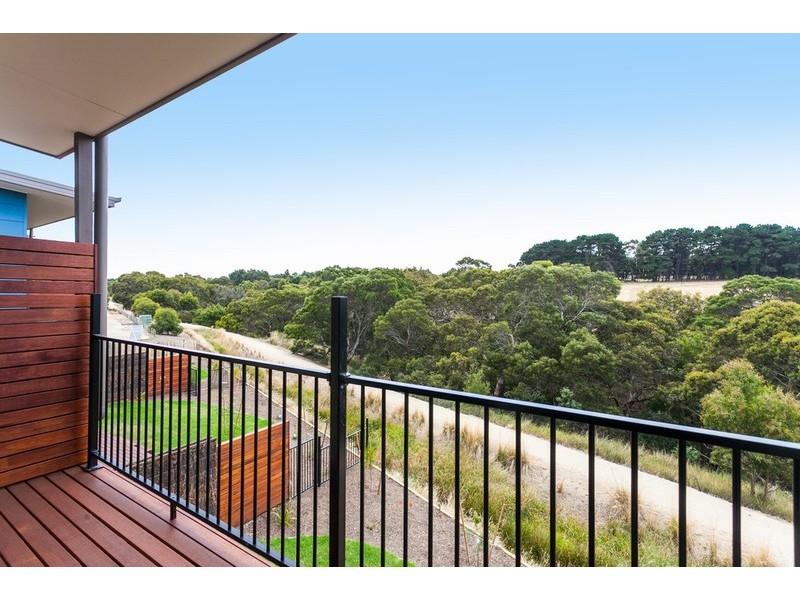 1 / 3  Moonah Place, Torquay VIC 3228