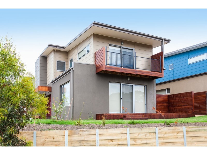 1 / 3  Moonah Place, Torquay VIC 3228