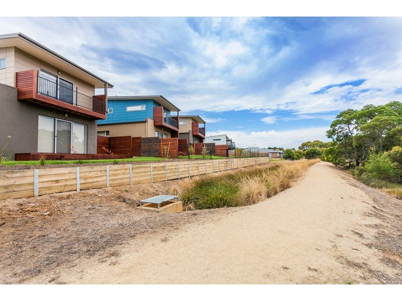 1 / 3  Moonah Place, Torquay VIC 3228