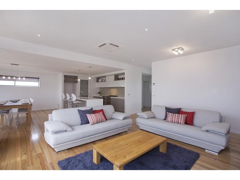 25 Longshore Street, Torquay VIC 3228