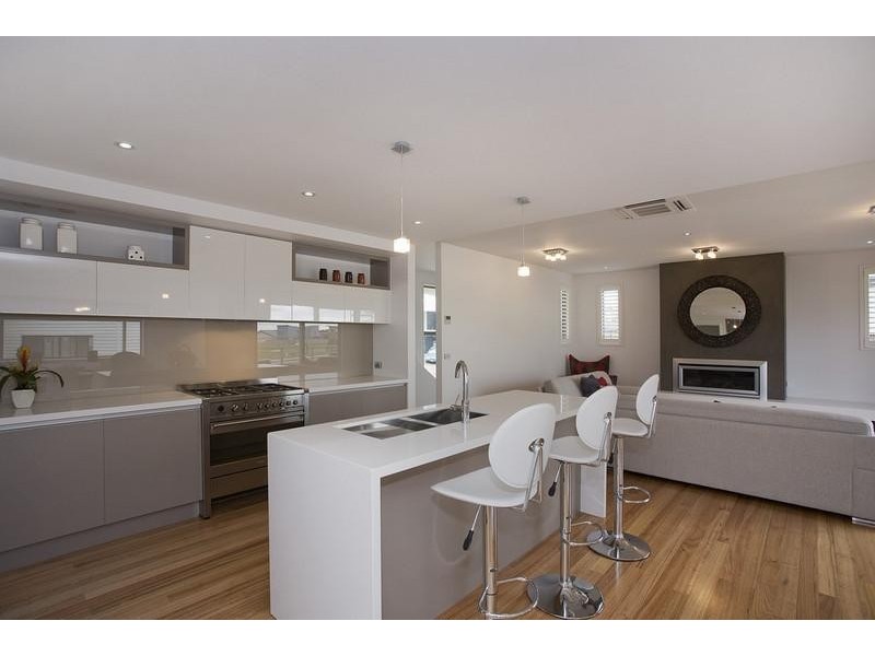 25 Longshore Street, Torquay VIC 3228