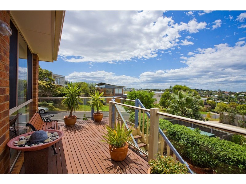 48 Ocean View Crescent, Torquay VIC 3228