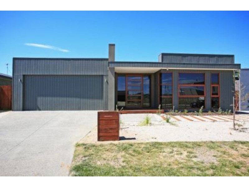 18 Links Drive, Torquay VIC 3228