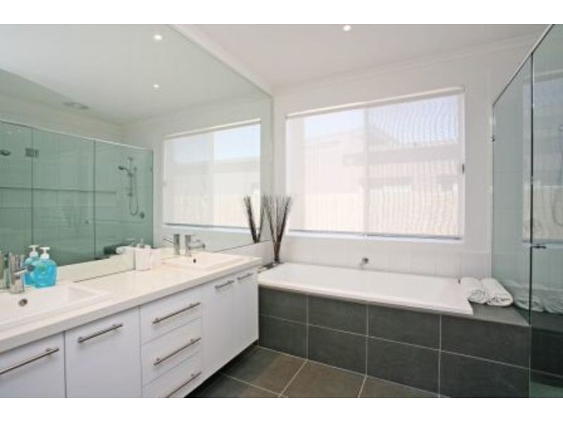 18 Links Drive, Torquay VIC 3228