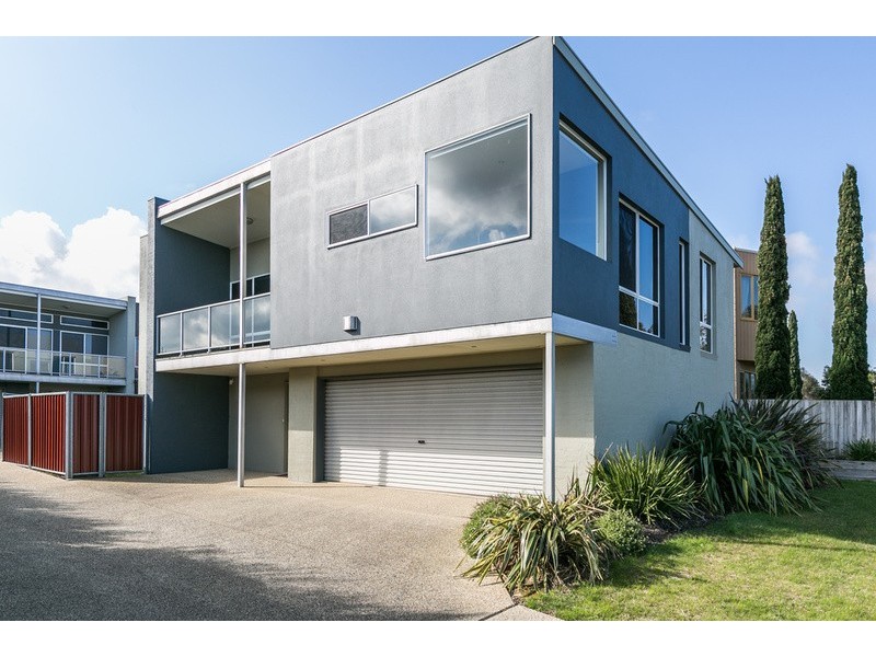 1/114 Beach Road, Torquay VIC 3228
