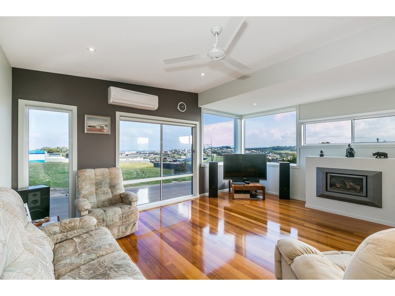 1/114 Beach Road, Torquay VIC 3228