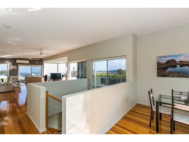 1/114 Beach Road, Torquay VIC 3228