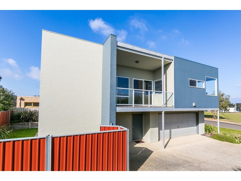 1/114 Beach Road, Torquay VIC 3228