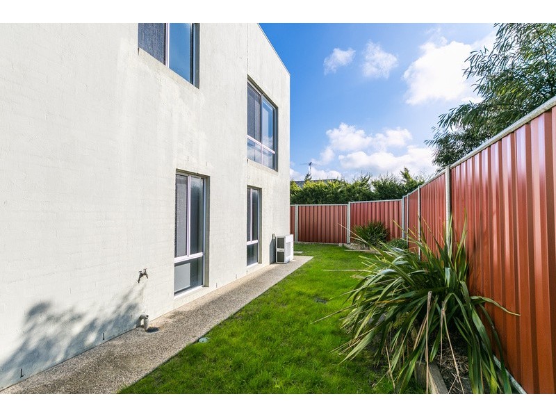 1/114 Beach Road, Torquay VIC 3228