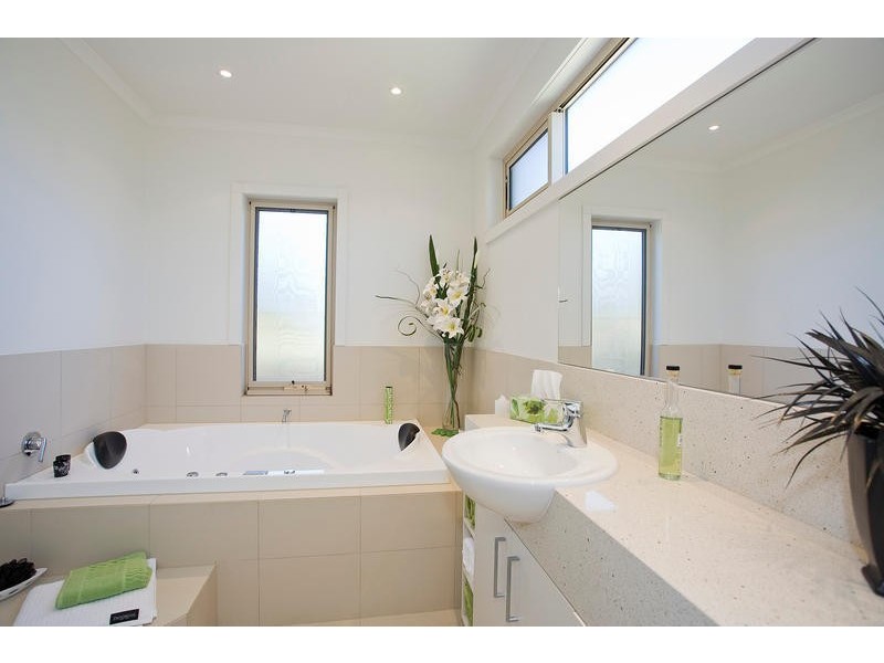 2/3 Hoylake Avenue, Jan Juc VIC 3228