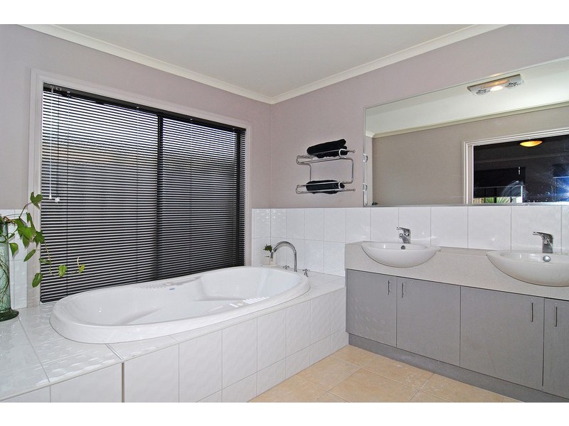 15 Conside Crescent, Torquay VIC 3228
