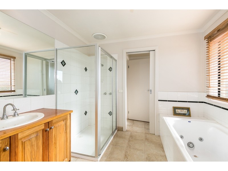 15 Pomora Avenue, Torquay VIC 3228