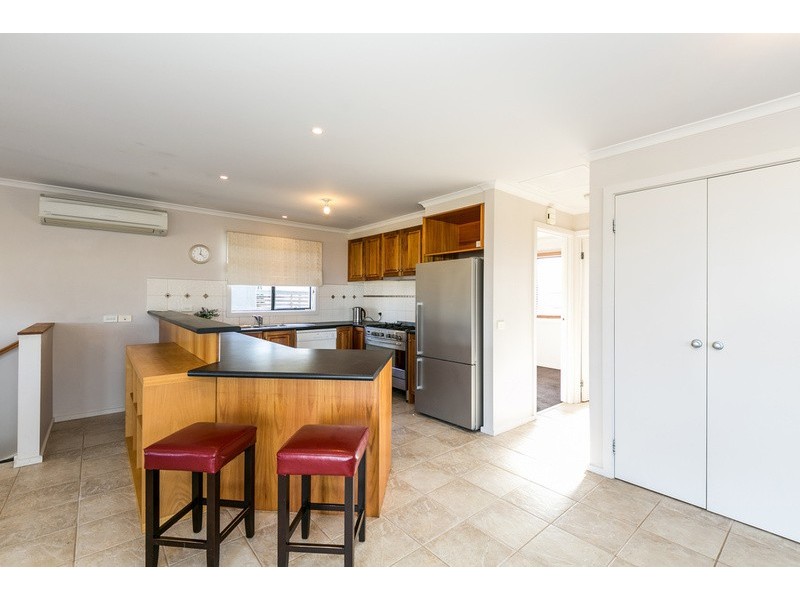 15 Pomora Avenue, Torquay VIC 3228