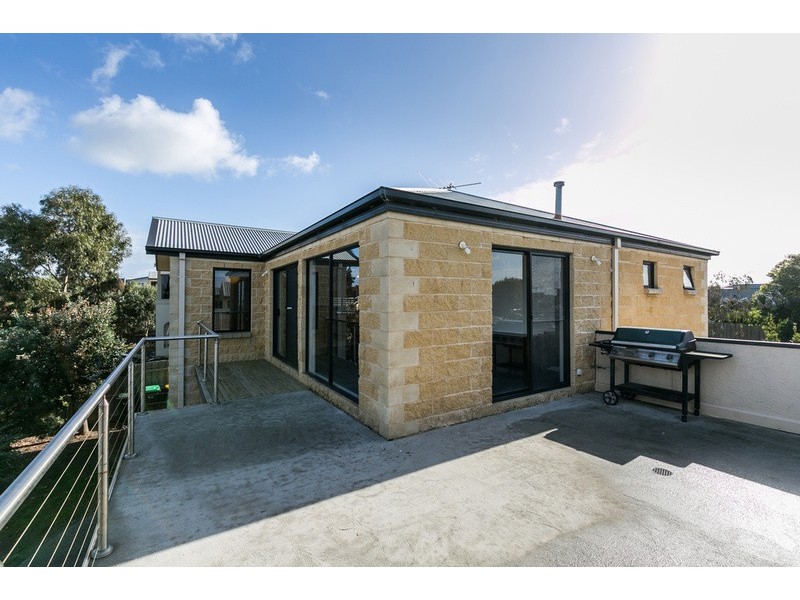 15 Pomora Avenue, Torquay VIC 3228