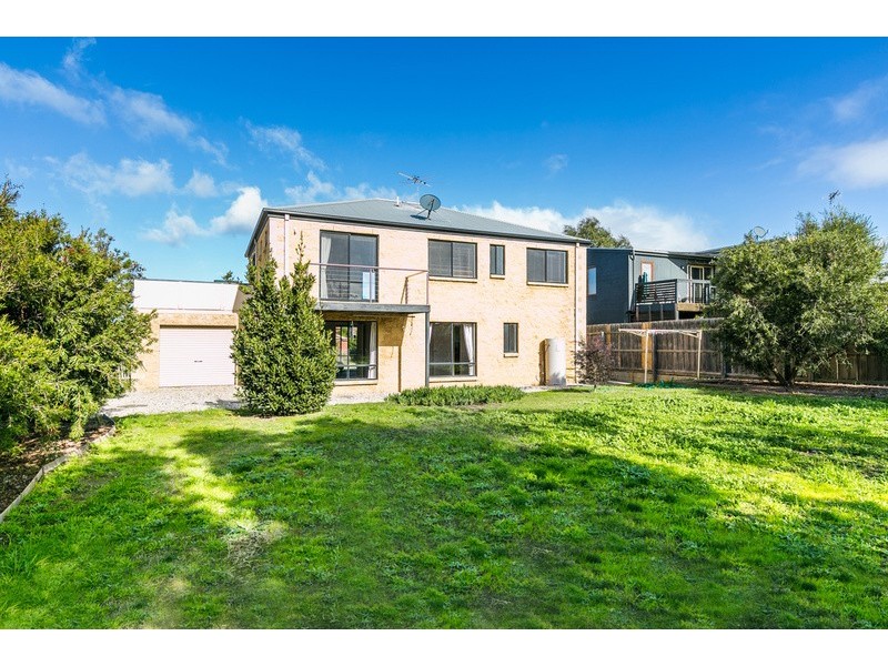 15 Pomora Avenue, Torquay VIC 3228