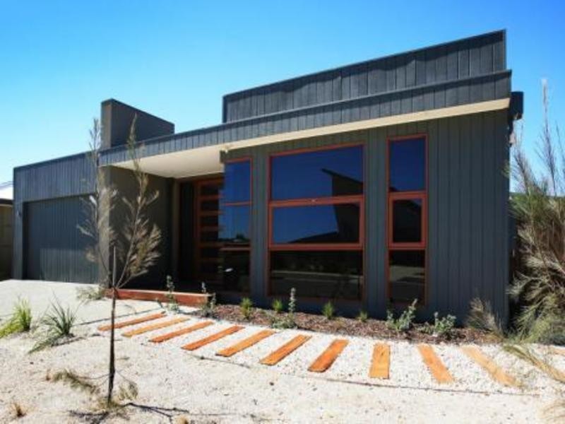 18 Links Drive, Torquay VIC 3228