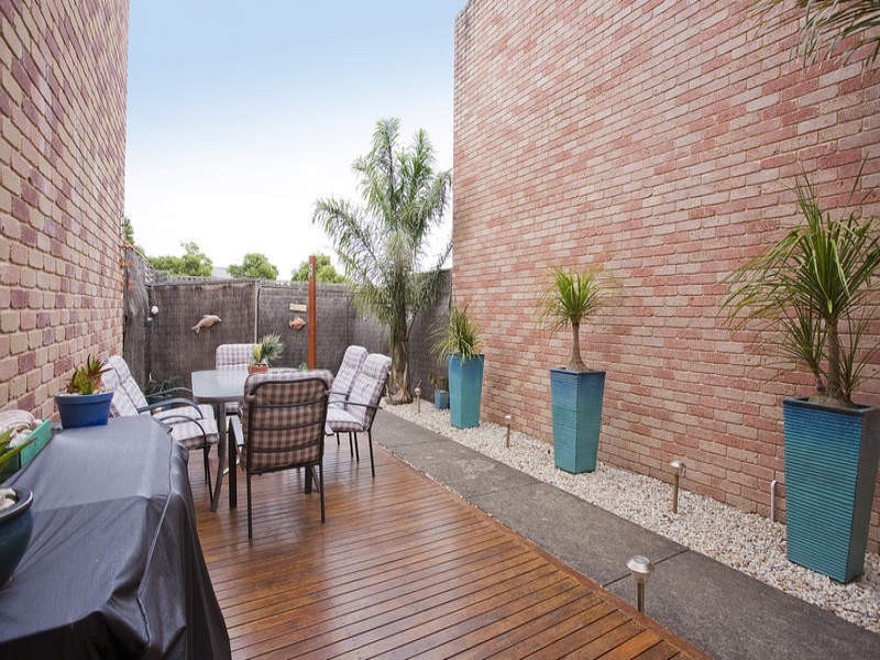 2/71 Geelong Road, Torquay VIC 3228