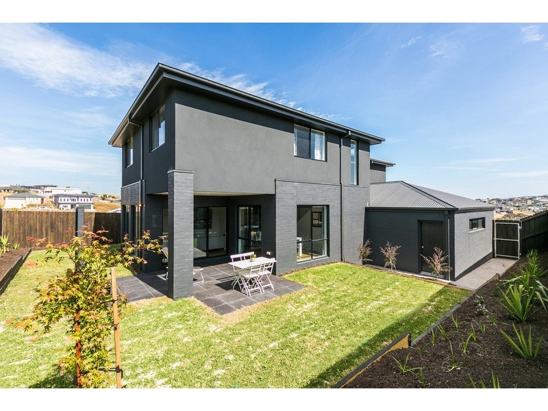 136 Beach Road, Torquay VIC 3228