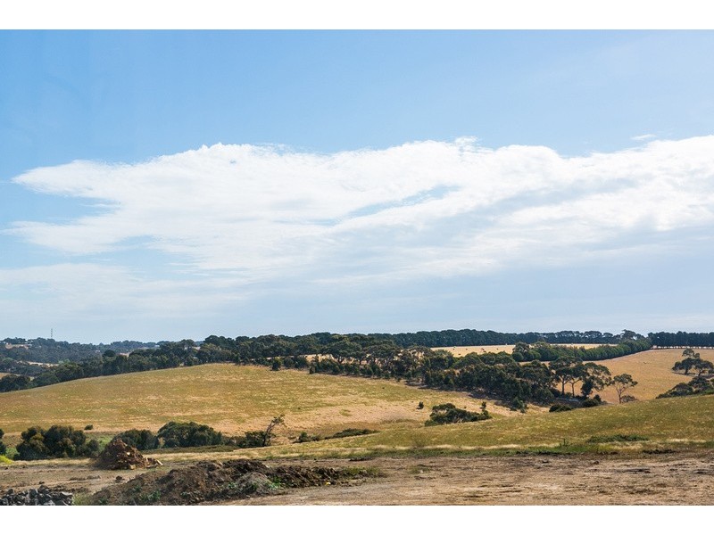 136 Beach Road, Torquay VIC 3228