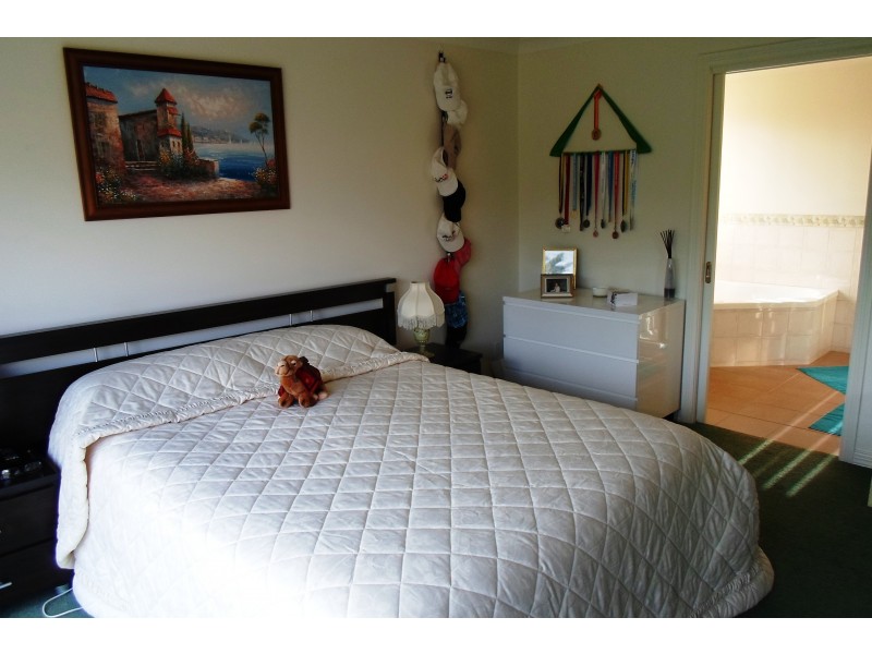 54 Ocean View Cres, Torquay VIC 3228