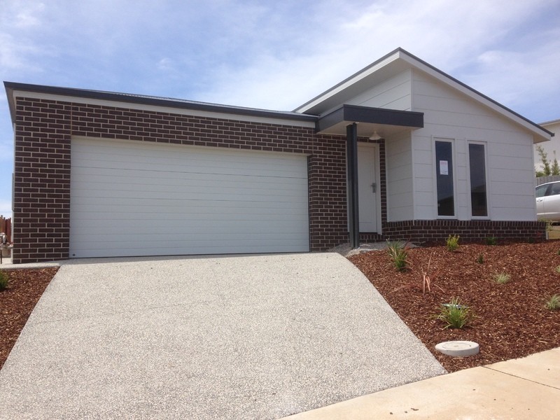 124 Beach Road, Torquay VIC 3228