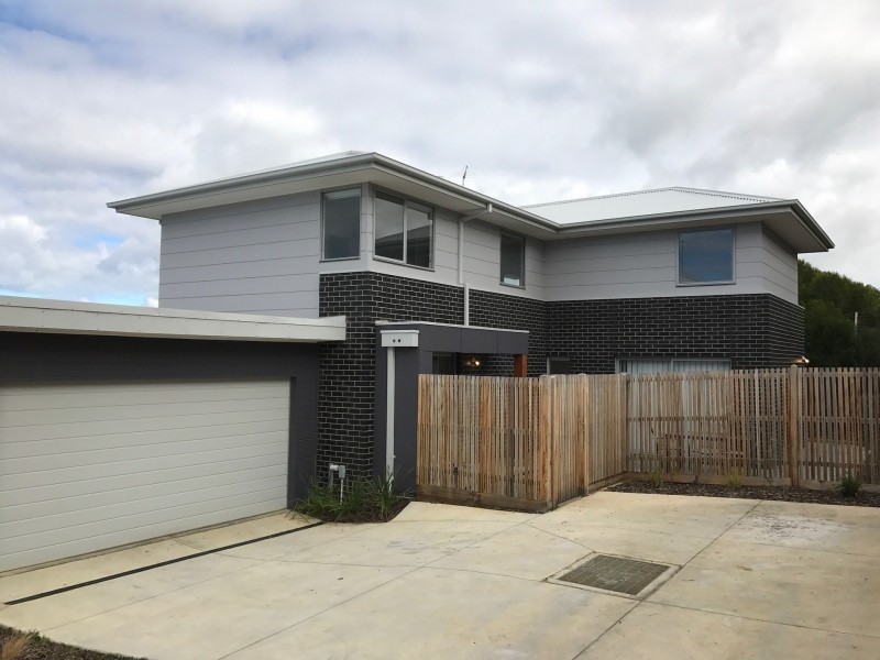 2 / 22 Eton Road, Torquay VIC 3228