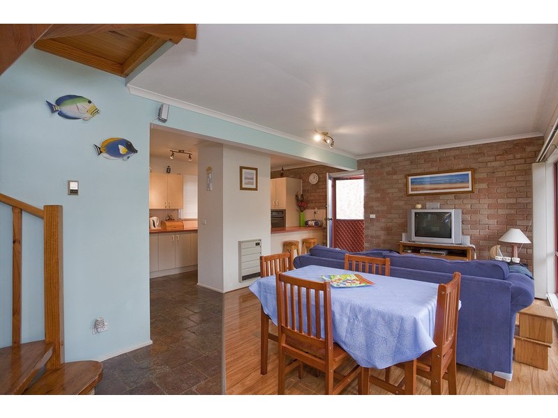 2/71 Geelong Road, Torquay VIC 3228