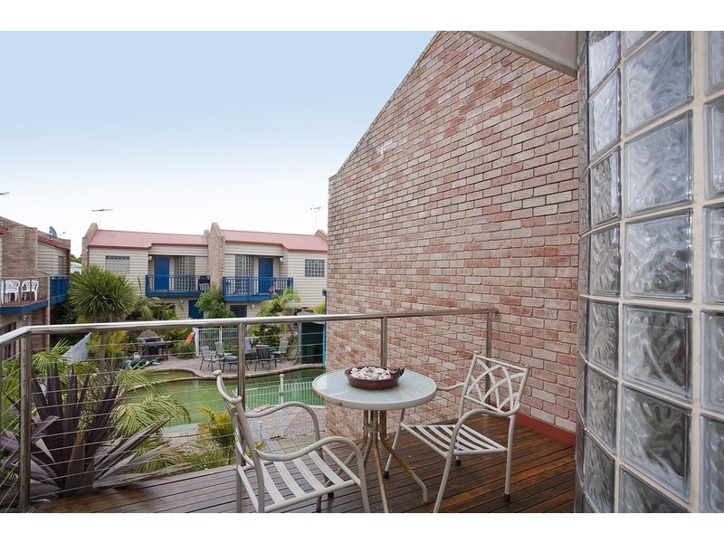 2/71 Geelong Road, Torquay VIC 3228