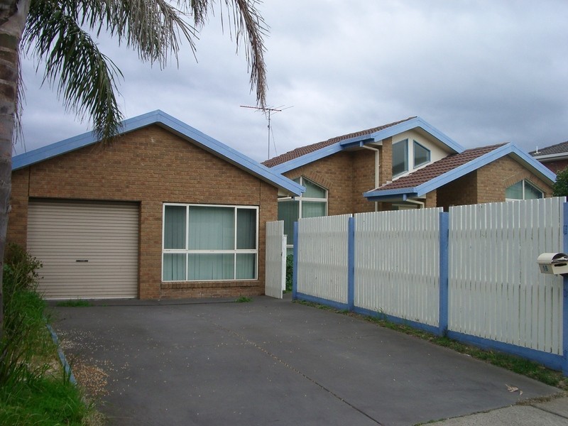 16 Glaneuse Avenue, Torquay VIC 3228